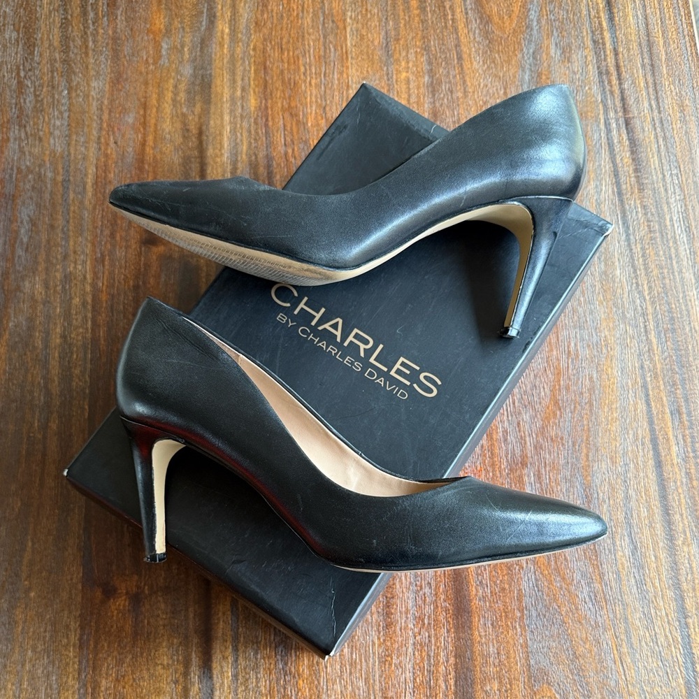 Charles David Lesslie Classic Black Leather Heels Size 9